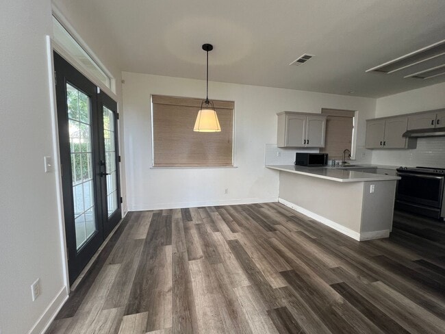 1098 E Monticello Cir