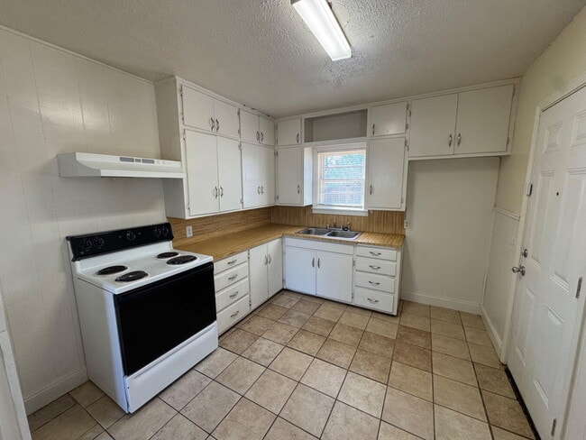 Photo - 2011 38th St