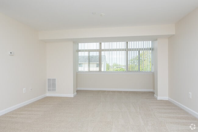 1BR, 1BA - 768 SF - Evergreens at Laurel