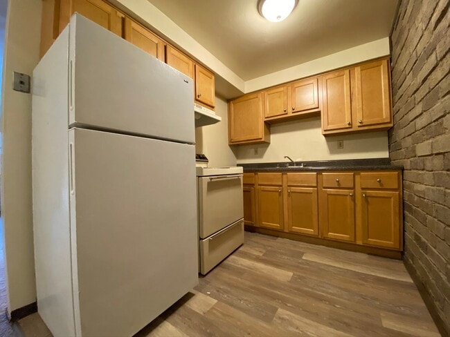 Building Photo - Wonderful 1BR in Lovely Location! Beautifu... Unit 605 Rental