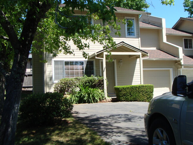 Photo - 3130 Cambridge Rd Townhome