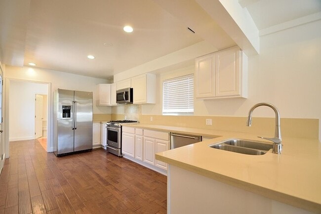 Photo - 3 Bedroom 2 bath Home, 2 Car garage, Air Conditioned