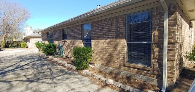 Building Photo - 10822 Lynbrook Dr Unit a Rental