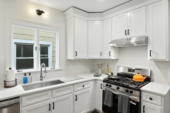 Photo - 140 Commonwealth Ave