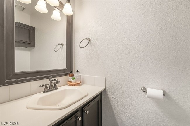 Building Photo - 3949 S Torrey Pines Dr