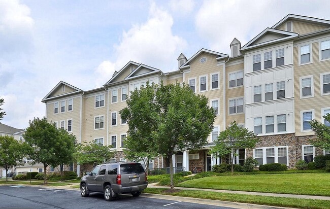 Building Photo - 201 High Gables Dr Unit 105