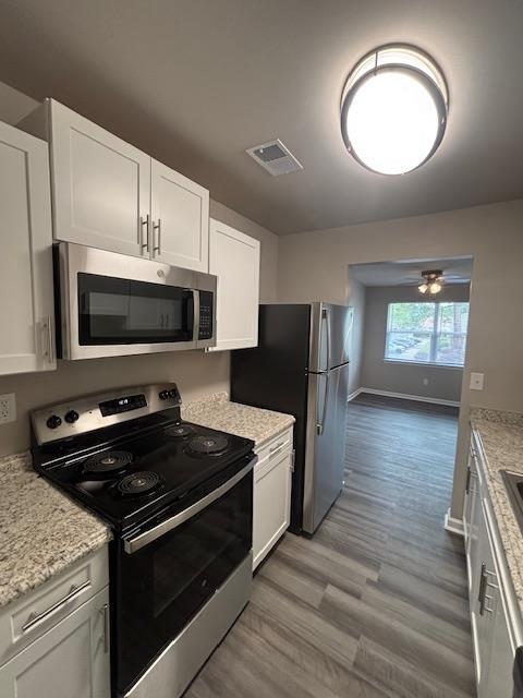 2 dormitorios, cocina, electrodomésticos de acero inoxidable renovados - Whispering Pines