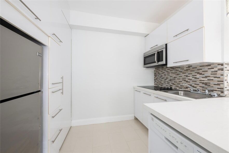 Photo - 207 SE 10th Ter