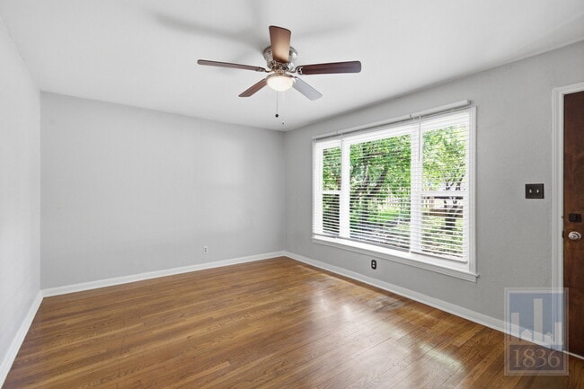 Photo - 1604 Sanchez St