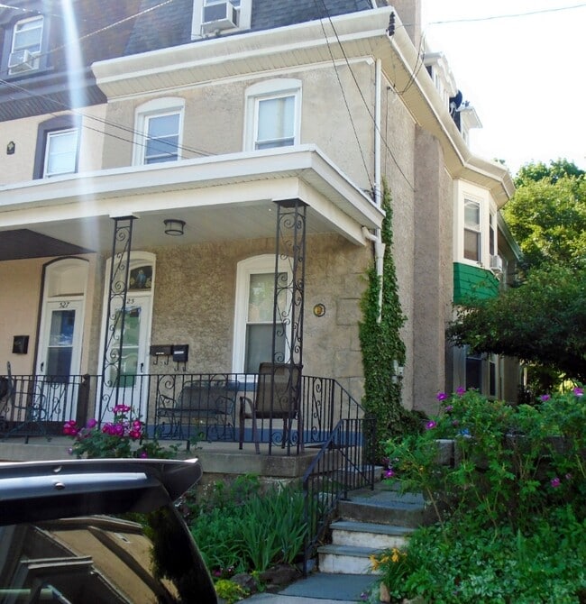 Building Photo - 525 Monastery Ave