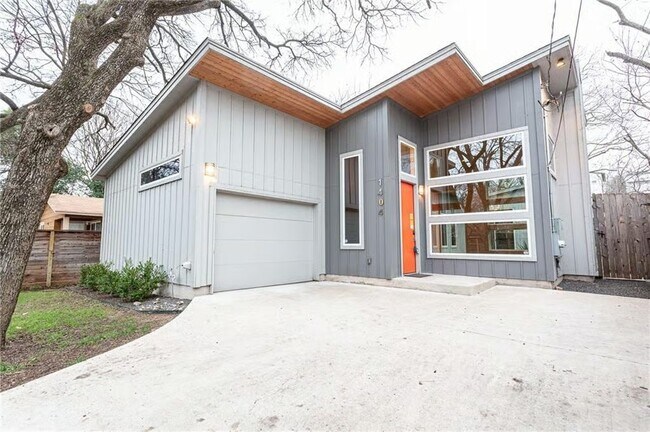 Building Photo - 1404 Cometa St