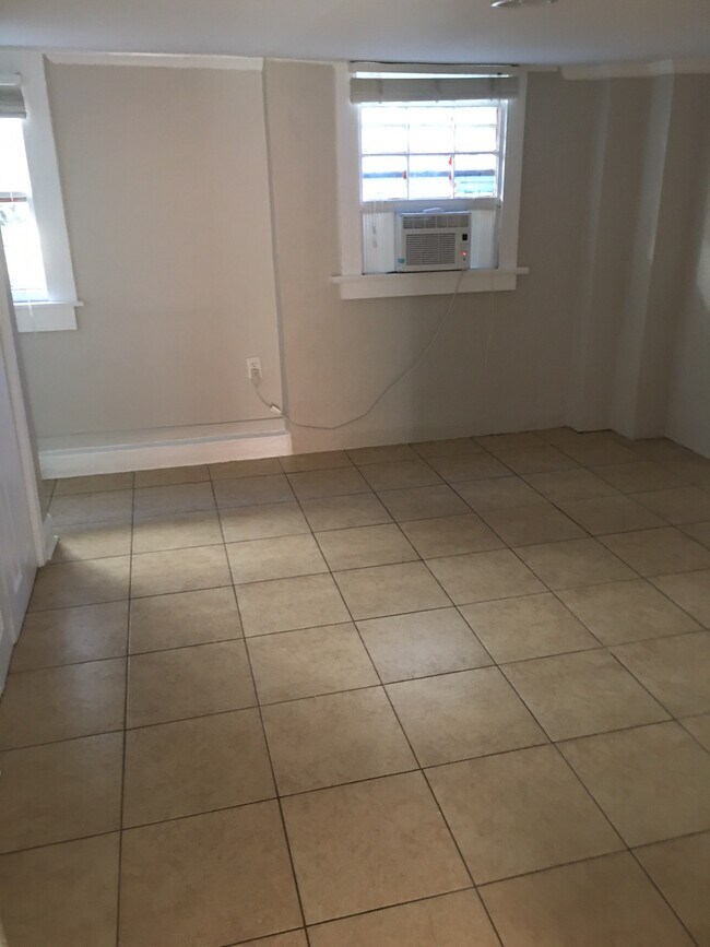 Photo - 3822 Banks St Unit lower