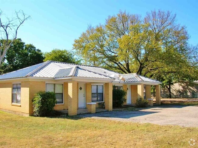 Building Photo - 800 Vanderveer Rental