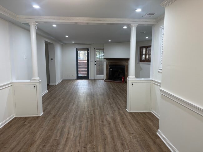 Building Photo - 1202 E Capitol St NE Unit 1