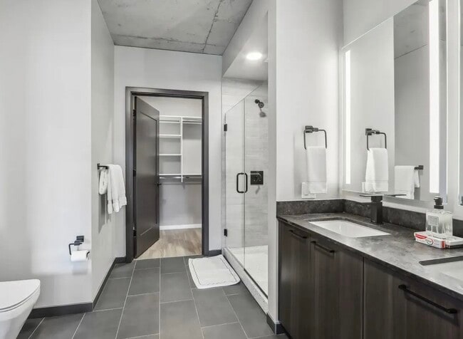 Photo - 900 W Washington Blvd