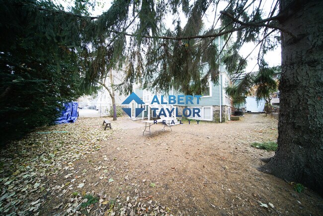 Photo - 48 Ashford St Unit uni1 6-bed 2-bath