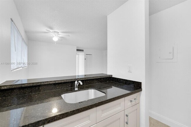 Photo - 12101 NE 6th Ave Unidad 7