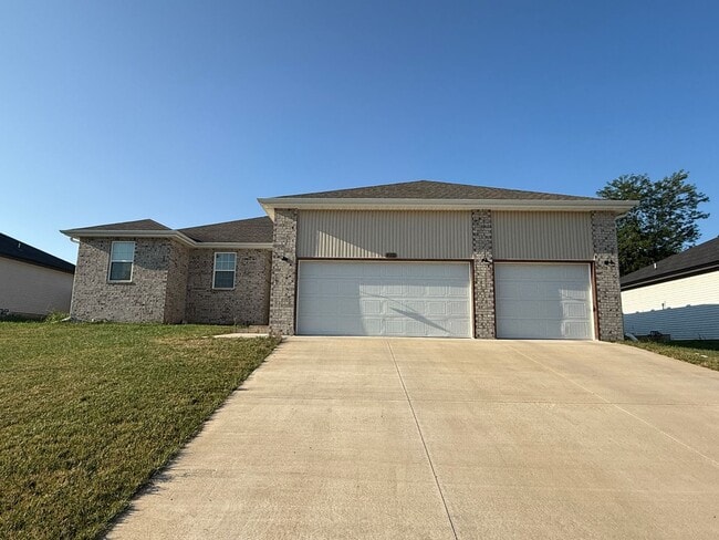 Building Photo - Brand New Home!!