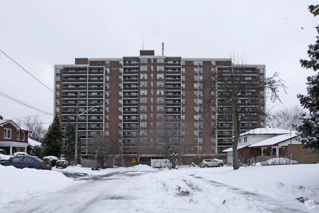 Primary Photo - 100 Dundas