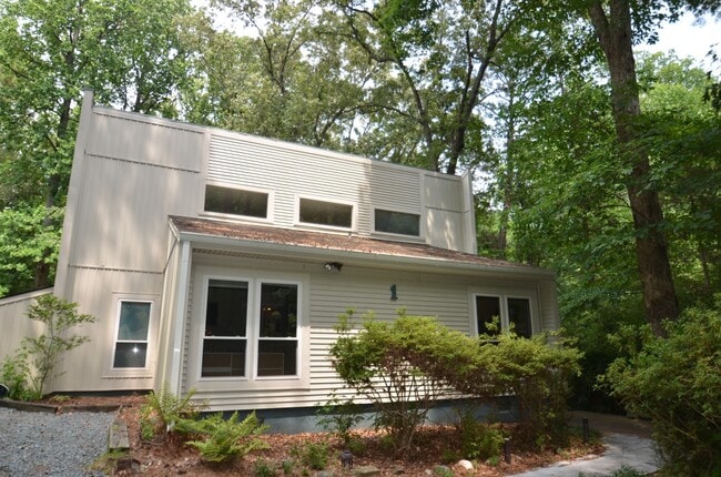 Building Photo - Ranch with bonus upstairs Fearrington Dream Home!