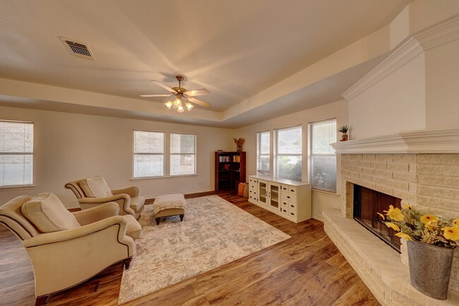Photo - 212 Oak Hill Dr