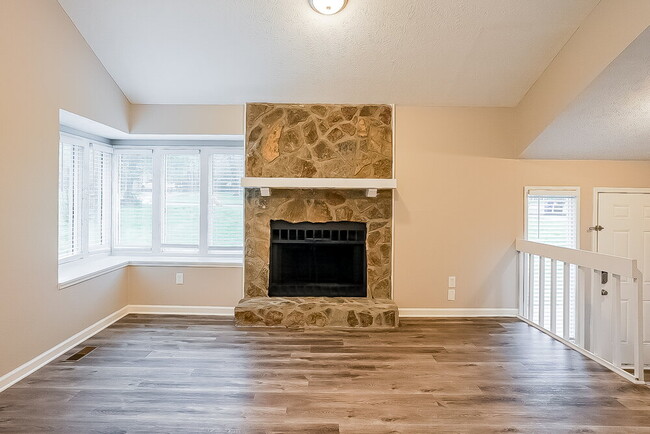 Photo - 6826 Creekwood Dr
