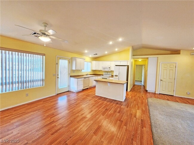 Photo - 960 Lone Pine Rd