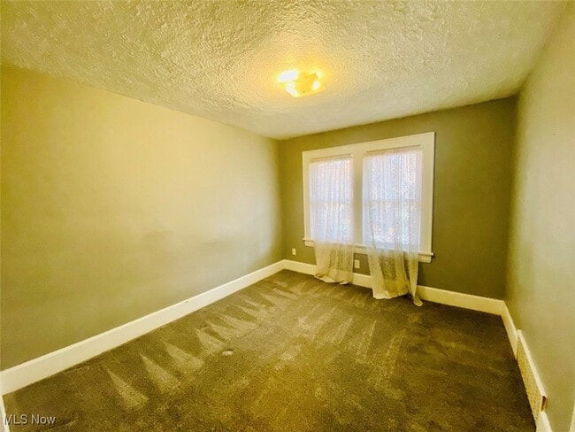 Photo - 2420 E Market St Unit 2