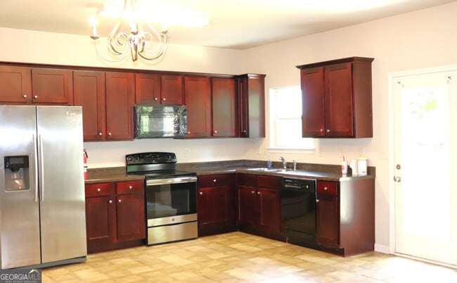 Photo - 606 Grenier Terrace NE