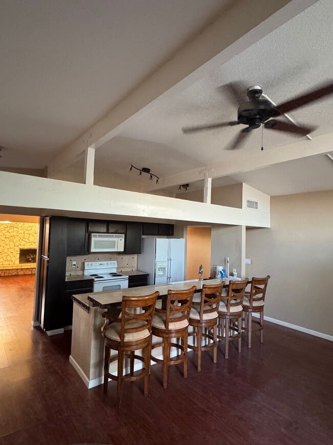 Photo - 225 S Wallace Dr