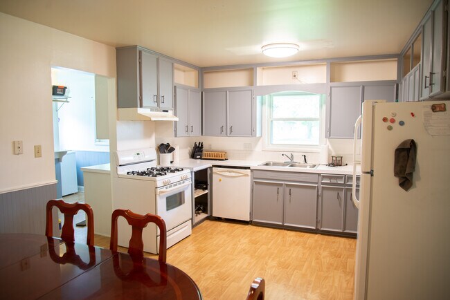 Photo - 145 S Holly St