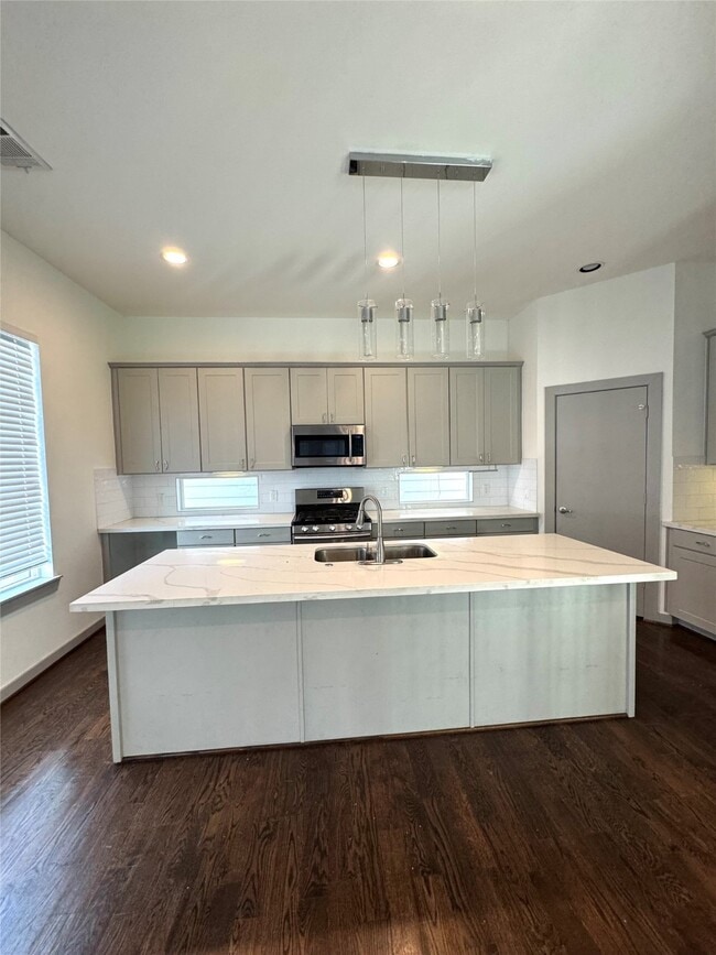 Photo - 2405 Bastrop St