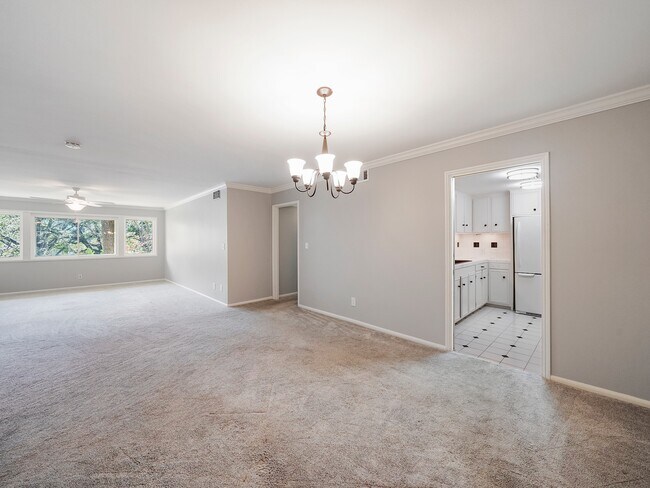 Building Photo - 656 S Ripple Creek Dr Unit 656