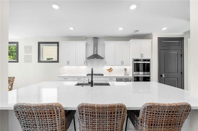 Photo - 520 Walden Glen Ln