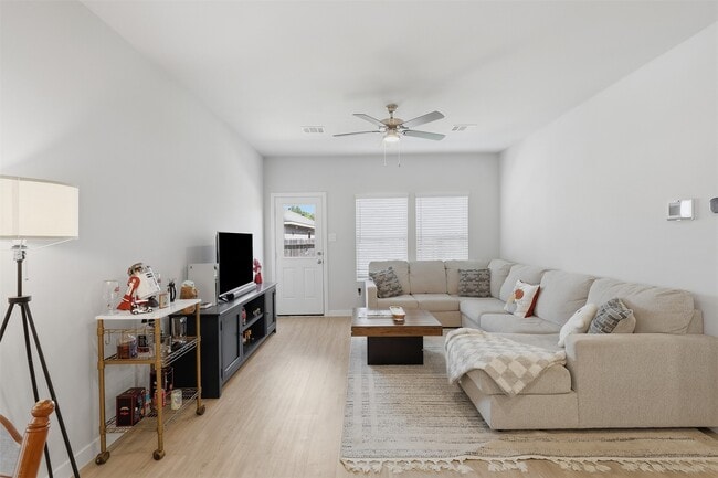 16835 Pandora Wy