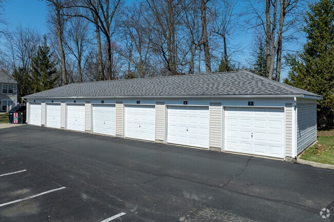 Garages - The Ridge at Chestnut Hill