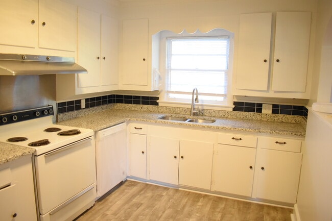 Photo - 2103 Pender Ave Unit 1