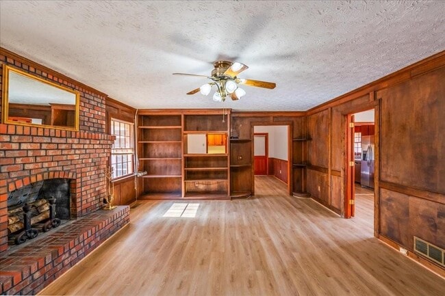 Photo - 4967 Macland Rd