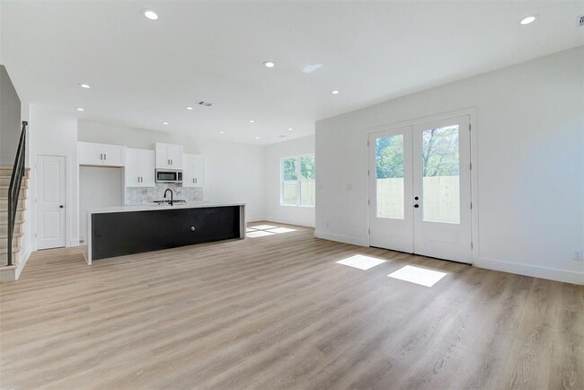 Photo - "Charming 3-Bed Oasis with 2.5 Baths & 1,707 Sq Ft in Houston's Heart!"
