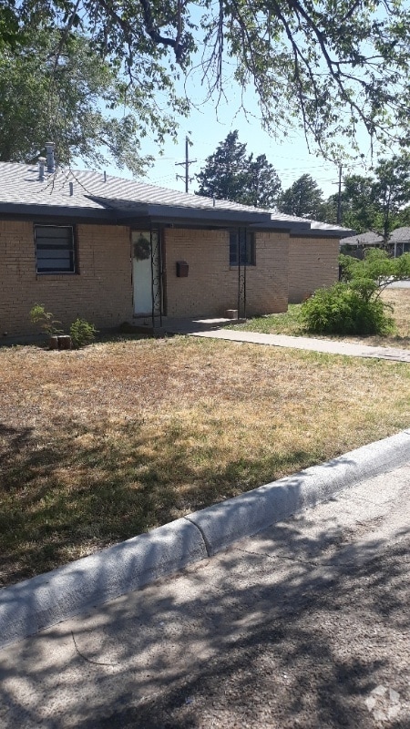 Building Photo - 2700 3rd Ave Rental