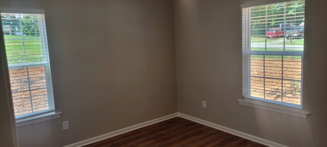 dormitorio delantero - 905 W Chestnut Ext Unidad A