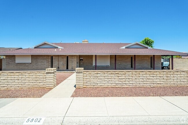 Building Photo - Move in Ready! 3 Bedrooms, 3 Bathrooms & P... Rental