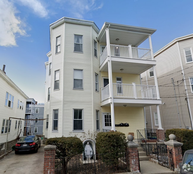 Building Photo - 14 Belknap St Unit 1 Rental