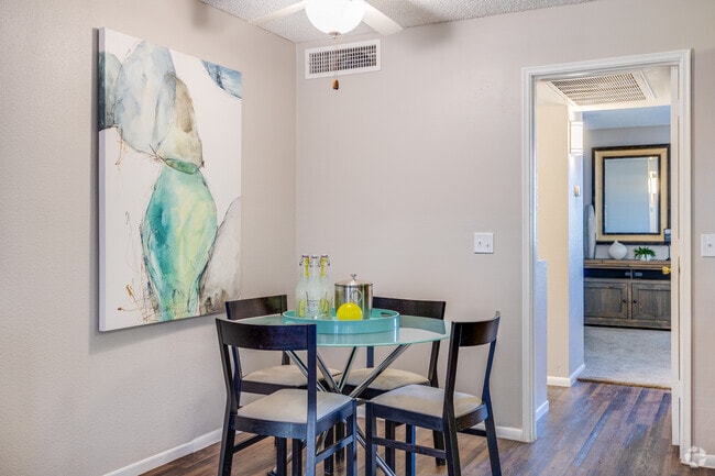 A4 1BR, 1BA - 585SF