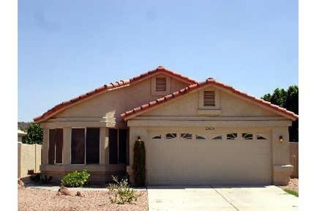 Building Photo - Charming 3 Bed 2 Bath Lakefront home in Gl...