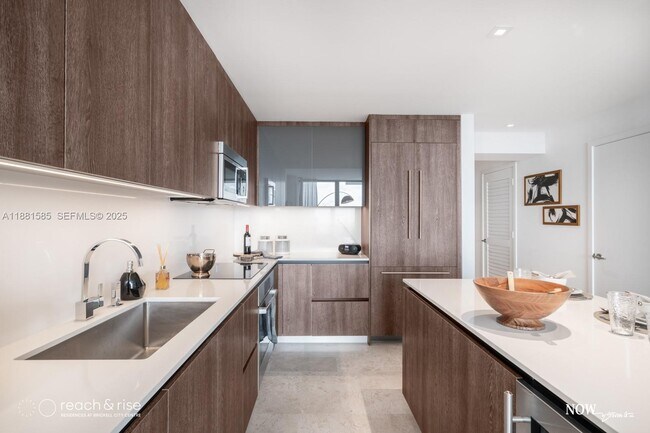 Photo - 88 SW 7th St Unit 2406