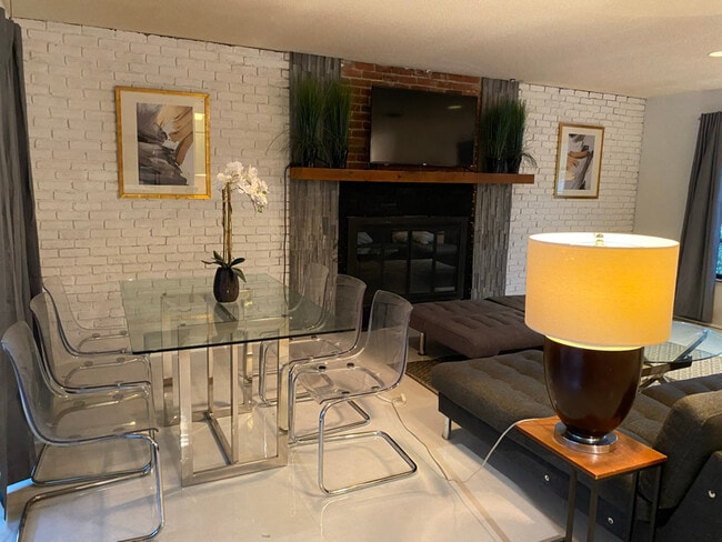 Photo - 2156 Wisteria St