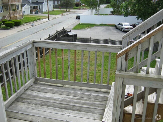 Building Photo - 16 Tappan Ave Unit 2B Rental