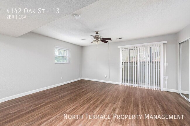 Photo - Spacious 2 Bedroom with Balcony 1 Block fr... Unidad 13