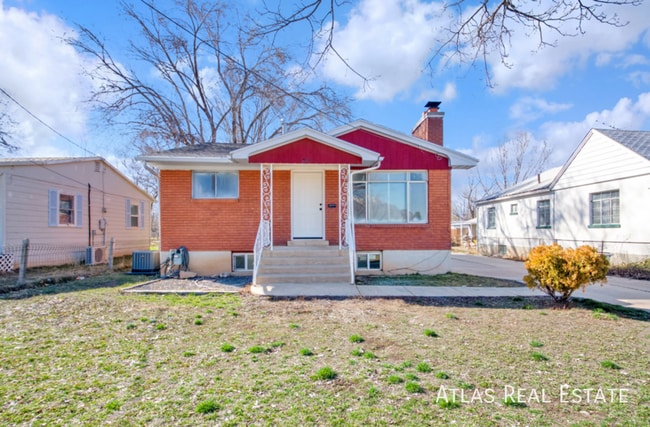 Building Photo - 725 2nd St Unit 1